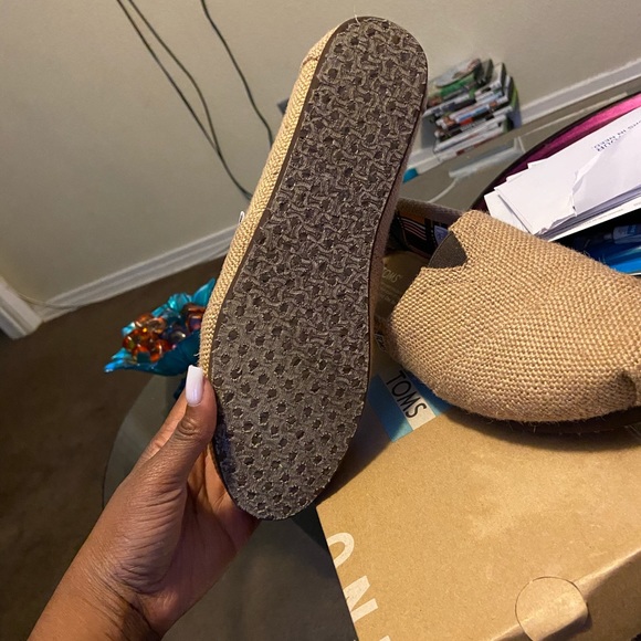 Toms - Picture 3 of 4